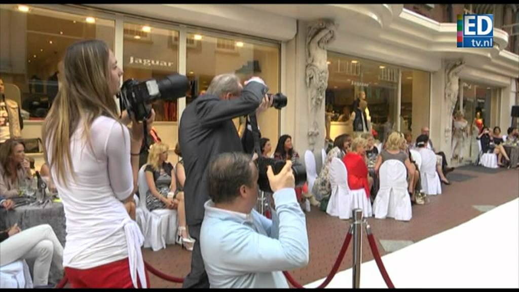 Luxe mode bij modeshow jaguar