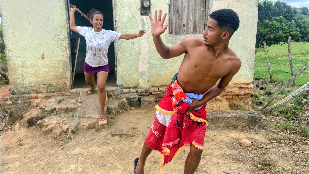 Ele foi expulso de casa pelado por trair sua mulher 