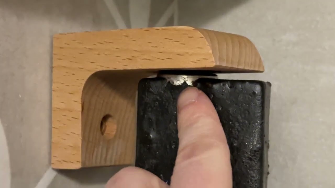 Perfect Solution for your bar Soap problems / Magnetic soap holder keeps your soap dry