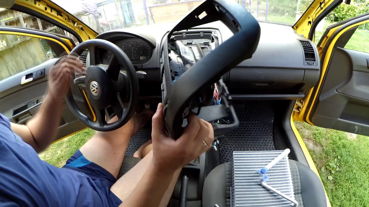 Как снять переднюю панель,замена испарителя кондиционера на vw polo хетчбек 2005 г
