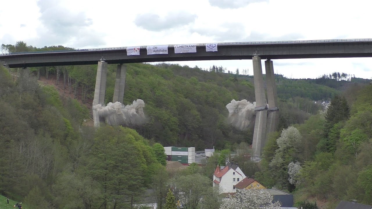 Sprengung Talbrücke Rahmede in Lüdenscheid am 07.05.2023