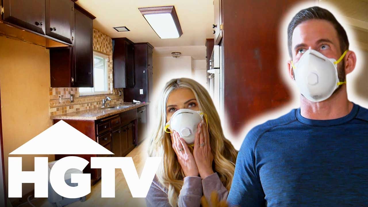 Tarek & Christina Tear Down Walls To Expand Kitchen Size | Flip Or Flop