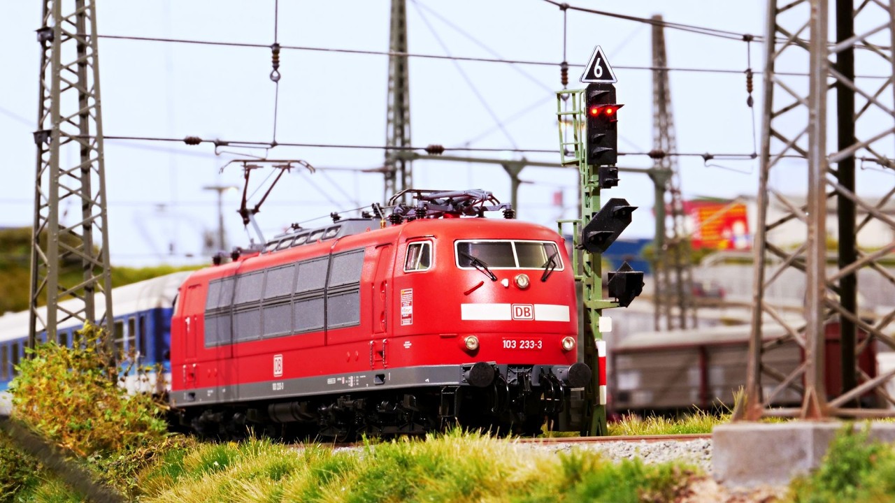 Eisenbahnlegende in unwürdigem Kleid? Roco BR 103 mit Sound