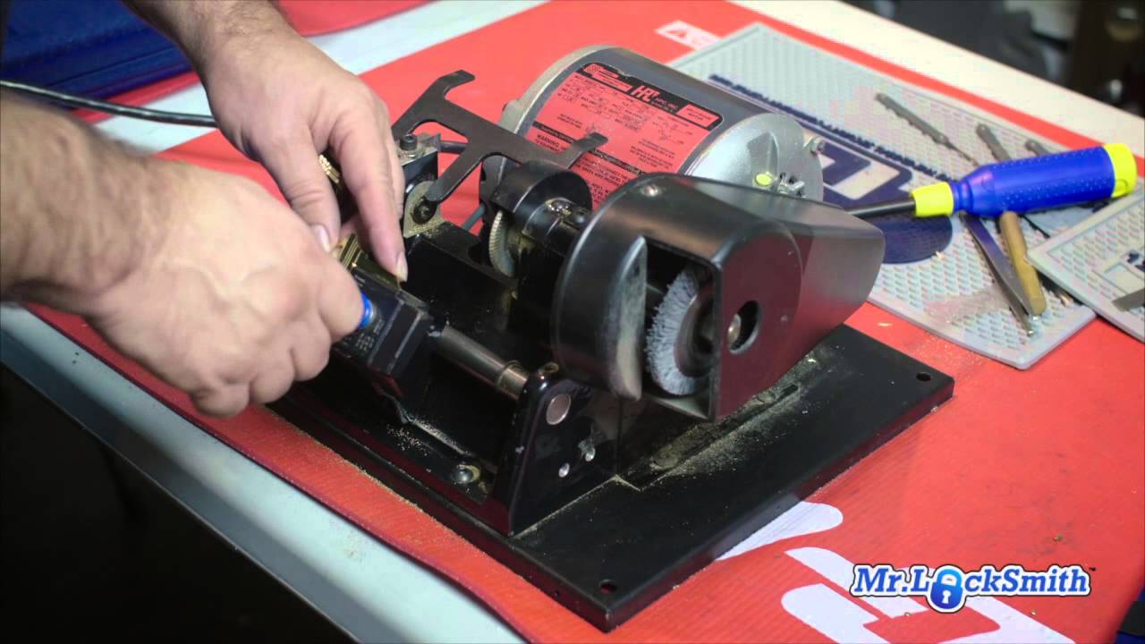 Duplicating a key on a HPC Speedex Key Machine | Mr. Locksmith™ Video