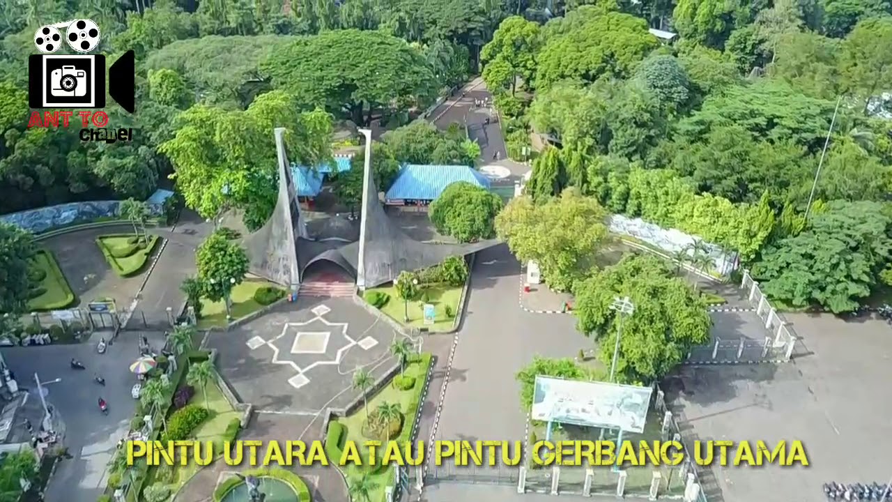 Pintu utama kebun binatang ragunan