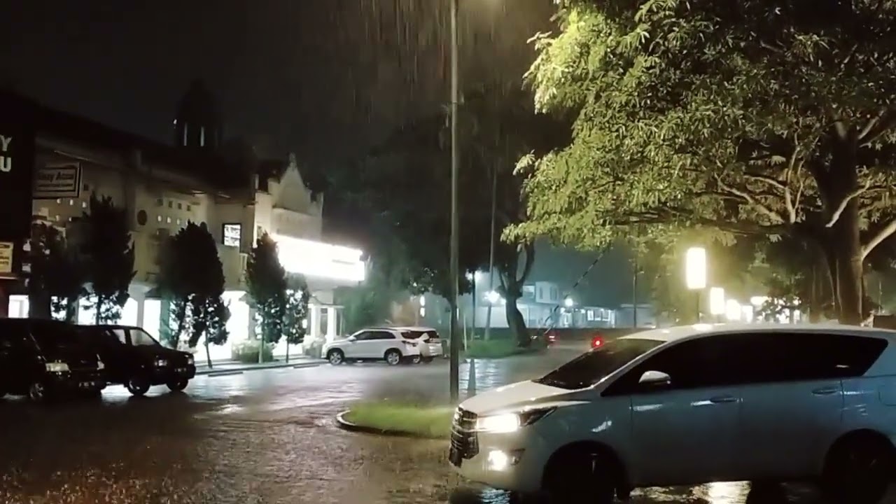 santai menikmati hujan 🌷🌷( relaxation )