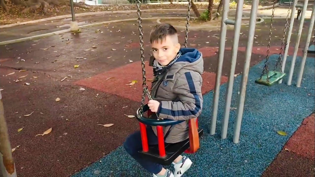 Италия 🥰 В Январе Энрико на детской площадке