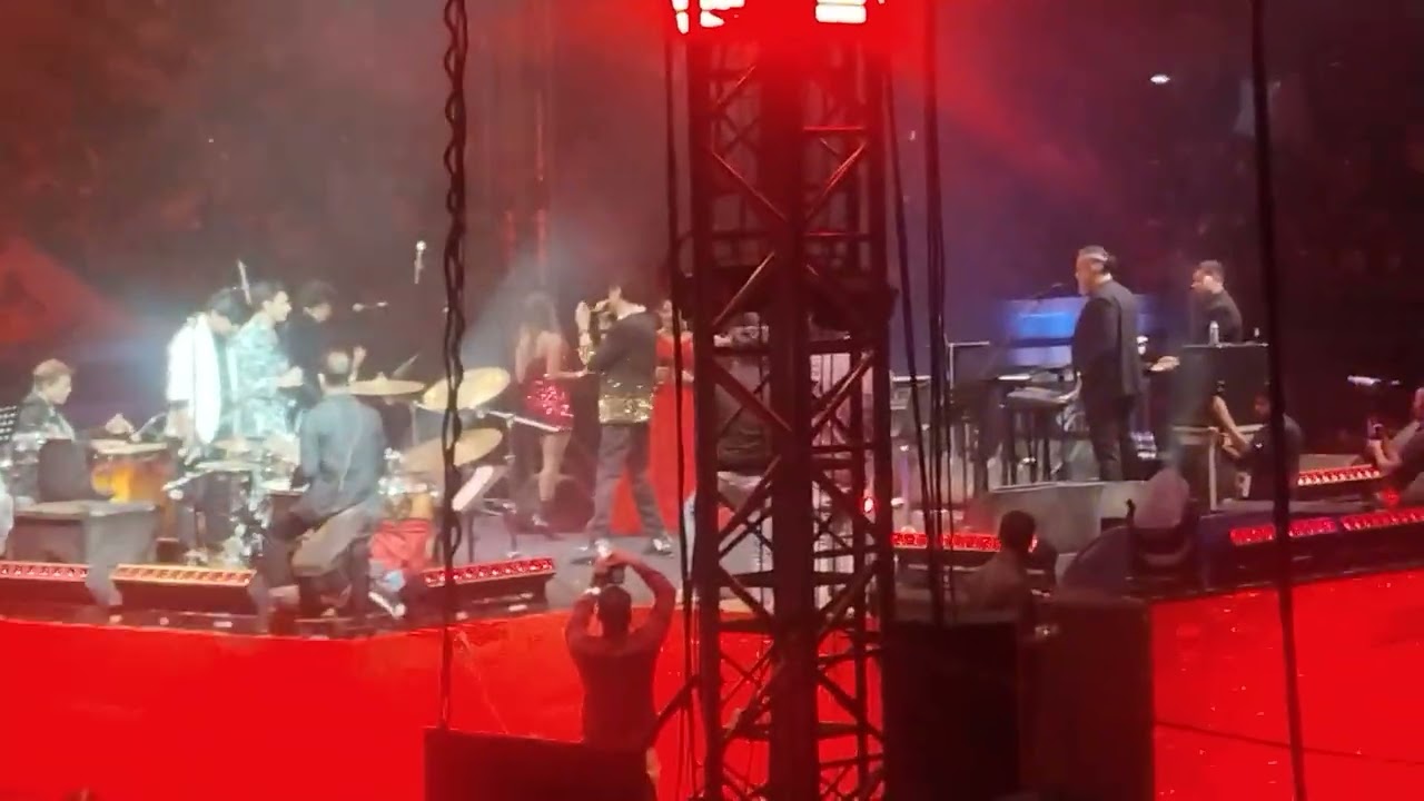 Kumar Sanu performing live on Netaji Indoor stadium 