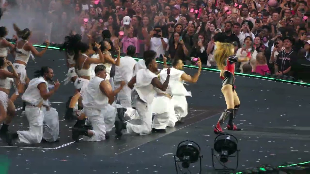 BLACKPINK Deadline Tour – (Lisa) Thunder [FanCam 4K60] Paris 02 08 2025 (full performance)