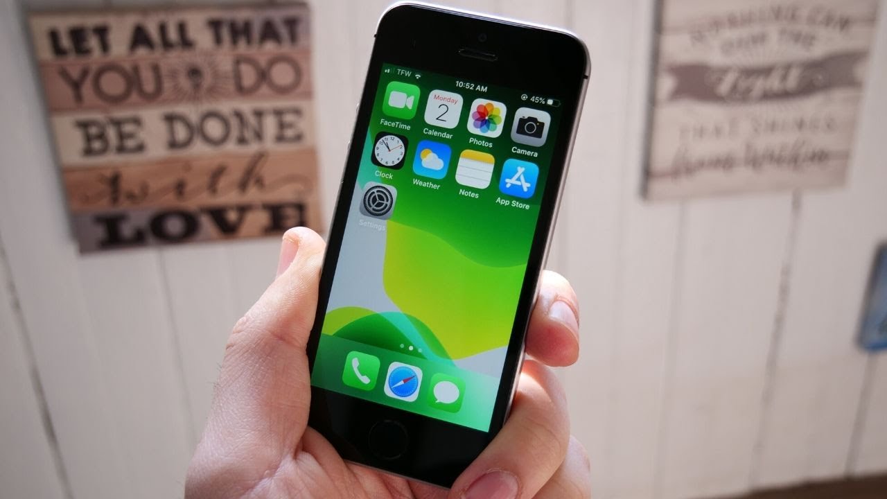 iPhone SE - 4 Years Later!