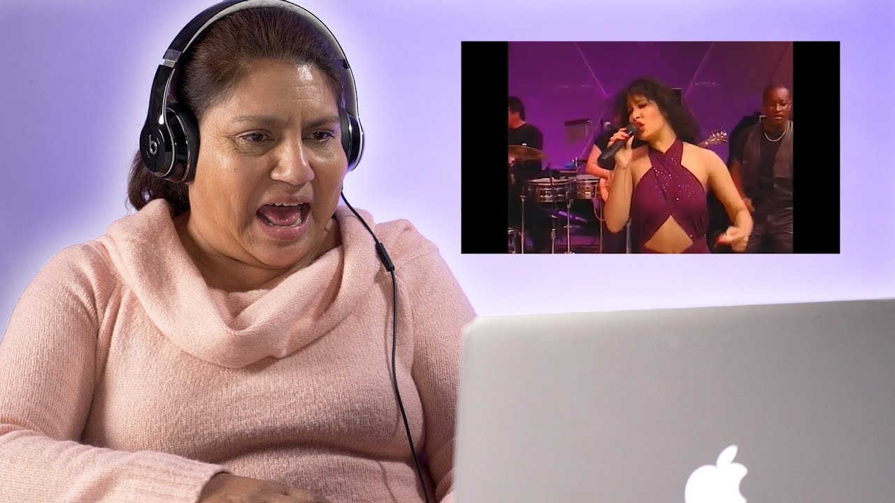 Mexican Moms React to Selena - 