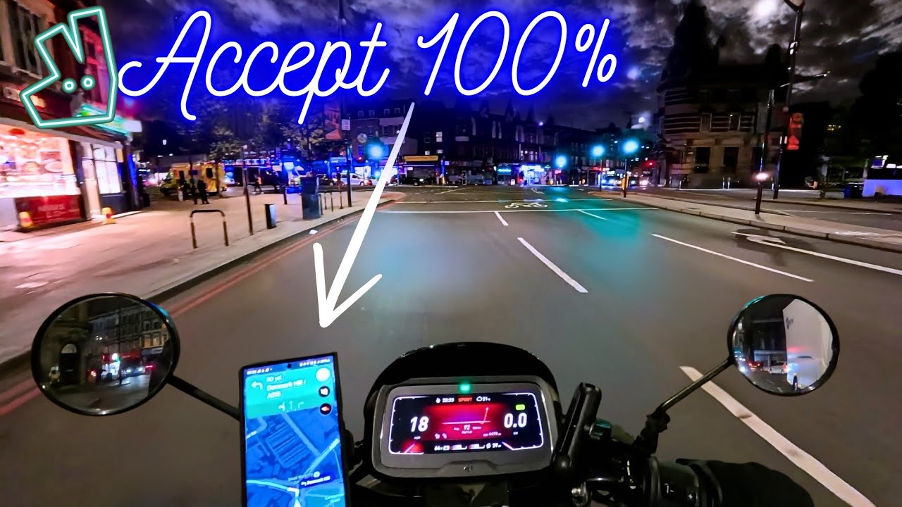 Accepting Every Deliveroo Order On Saturday Night - I Almost Delivered Pizza To The Wrong Customer!