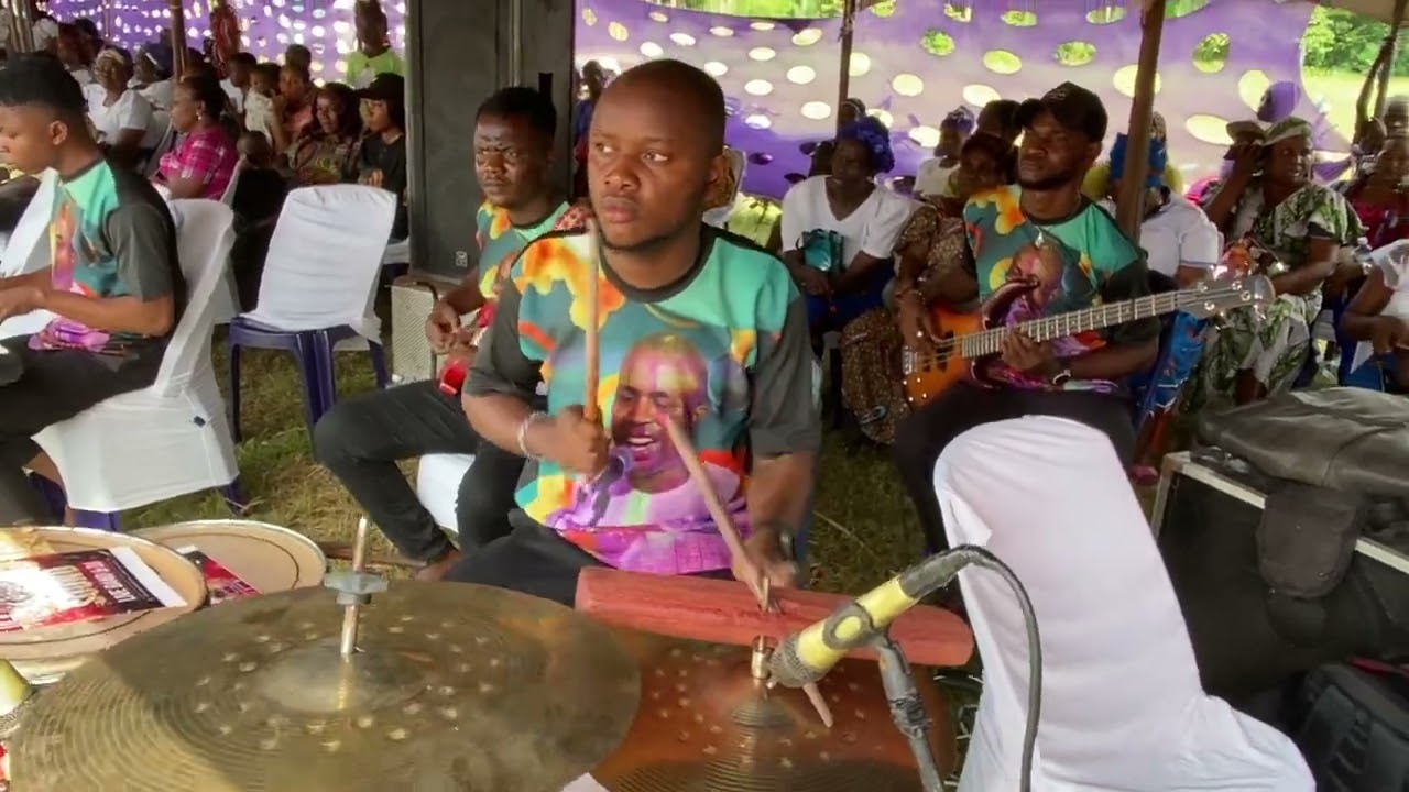 Live in mbano imo State singing for all the churches part 1