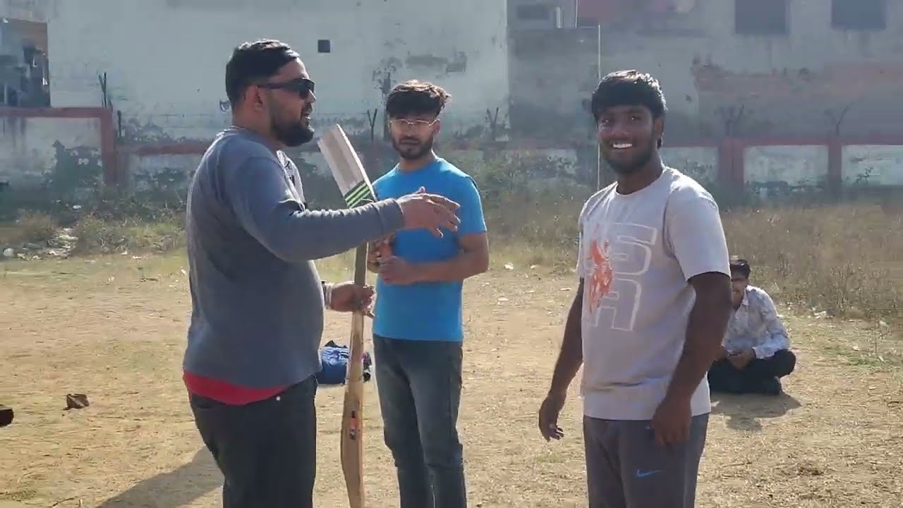 Cricket  kaise kheltey hai aao dekhtey hai#indianvlogger @Shanuvashudev 