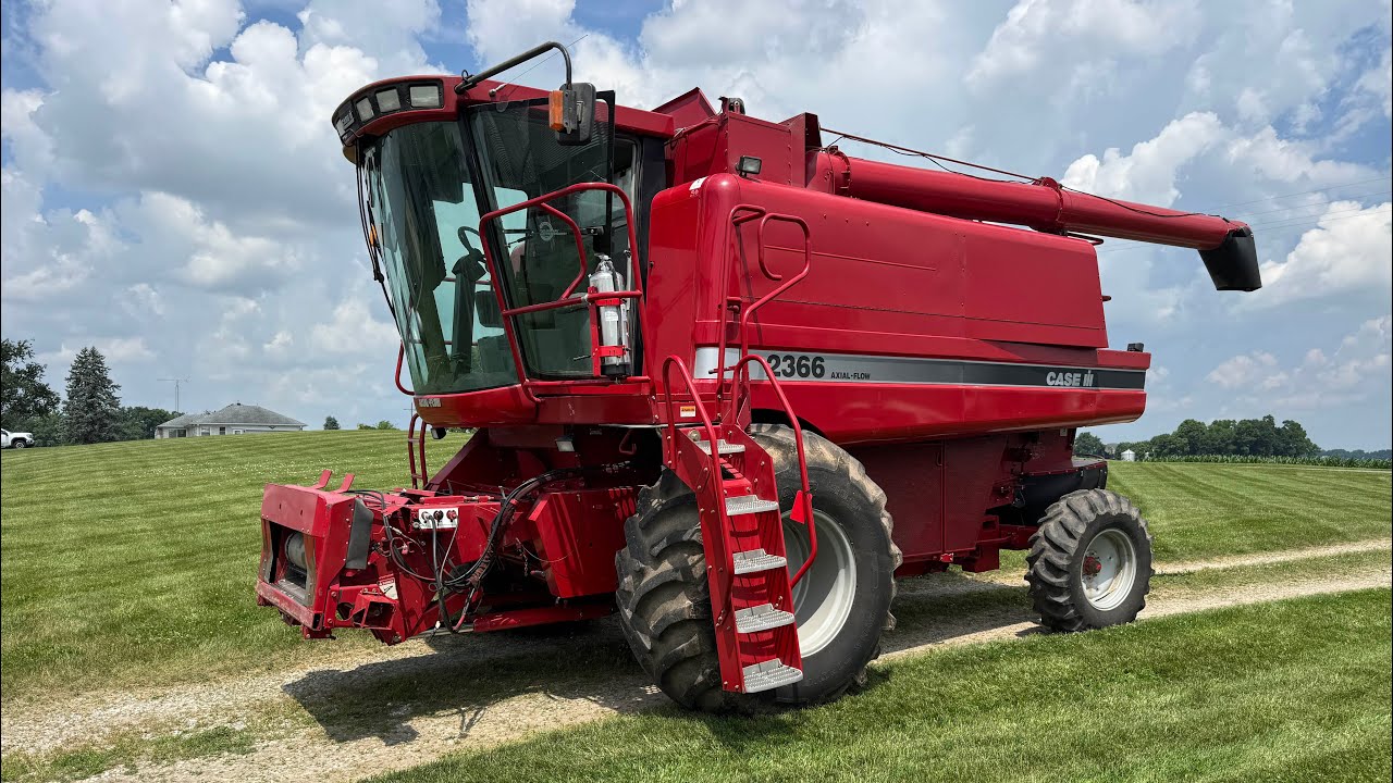 Lot 1- Hiner Farms Auction: 1998 Case IH 2366 Combine