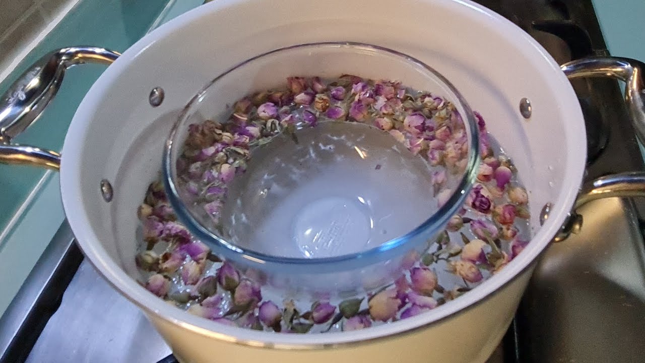 ماء الورد المقطر باسهل طريقة في البيت باش تبردو في هذ الصيف جد منعش