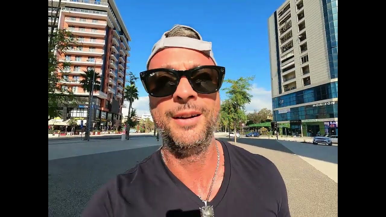 Due passi e cena vicino al Lungomare di Valona