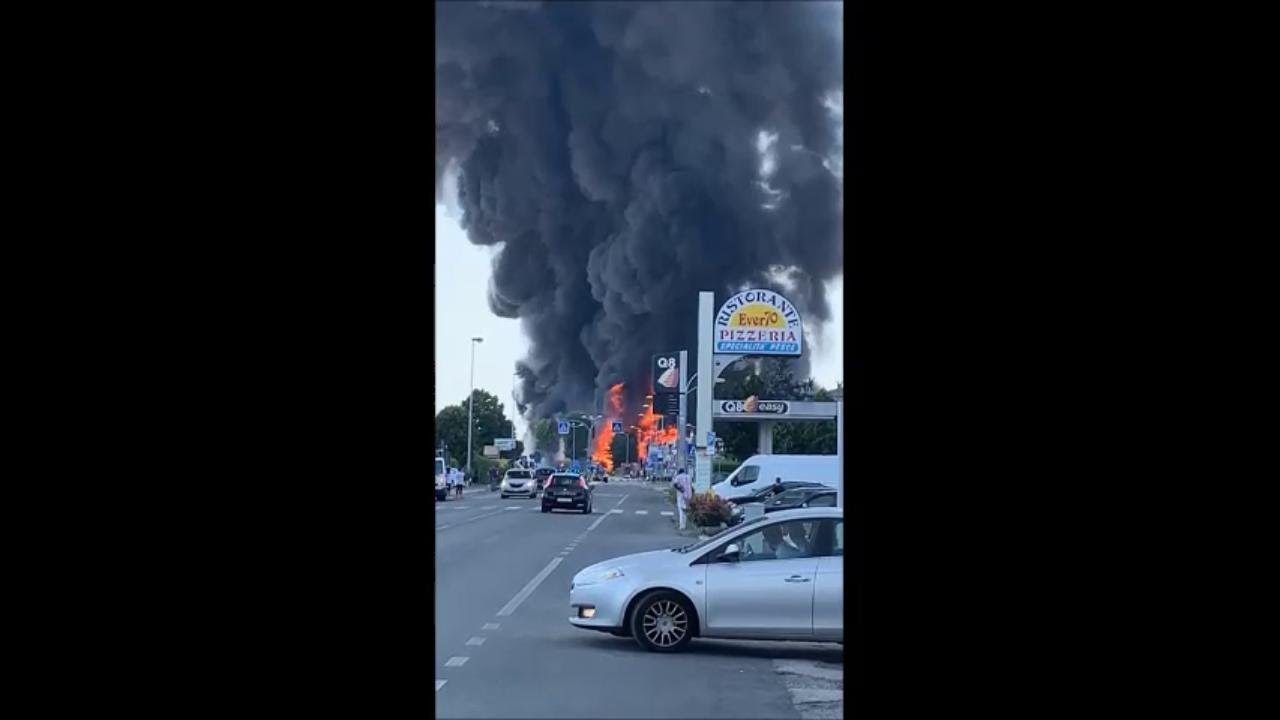 Brendola, a fuoco azienda di vernici vicino all'A4: fiamme alte venti metri
