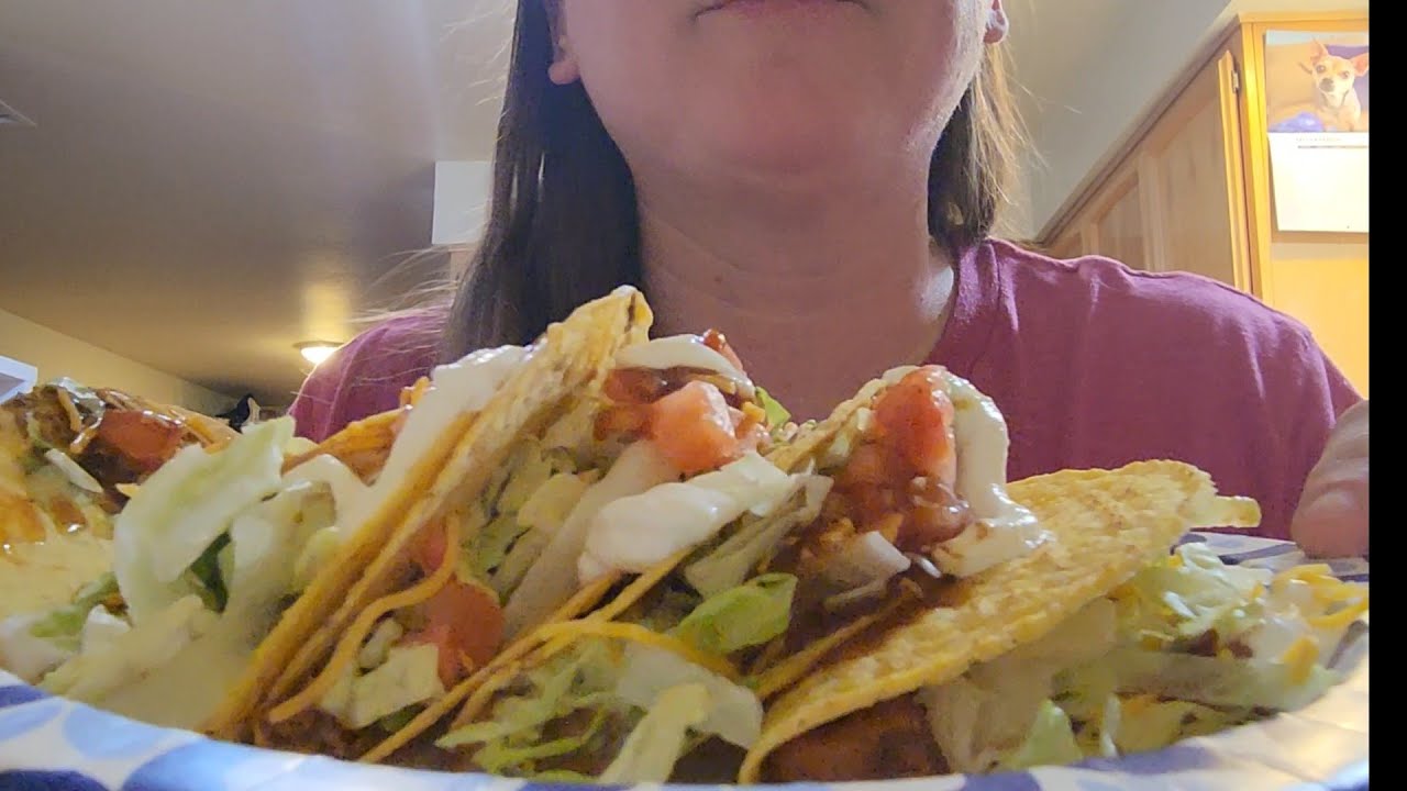 Speed Eating Taco Bell Tacos 4 Ways - Chicken, Beef, Refried & Black Beans. Messy Ameuter Mukbang 😋