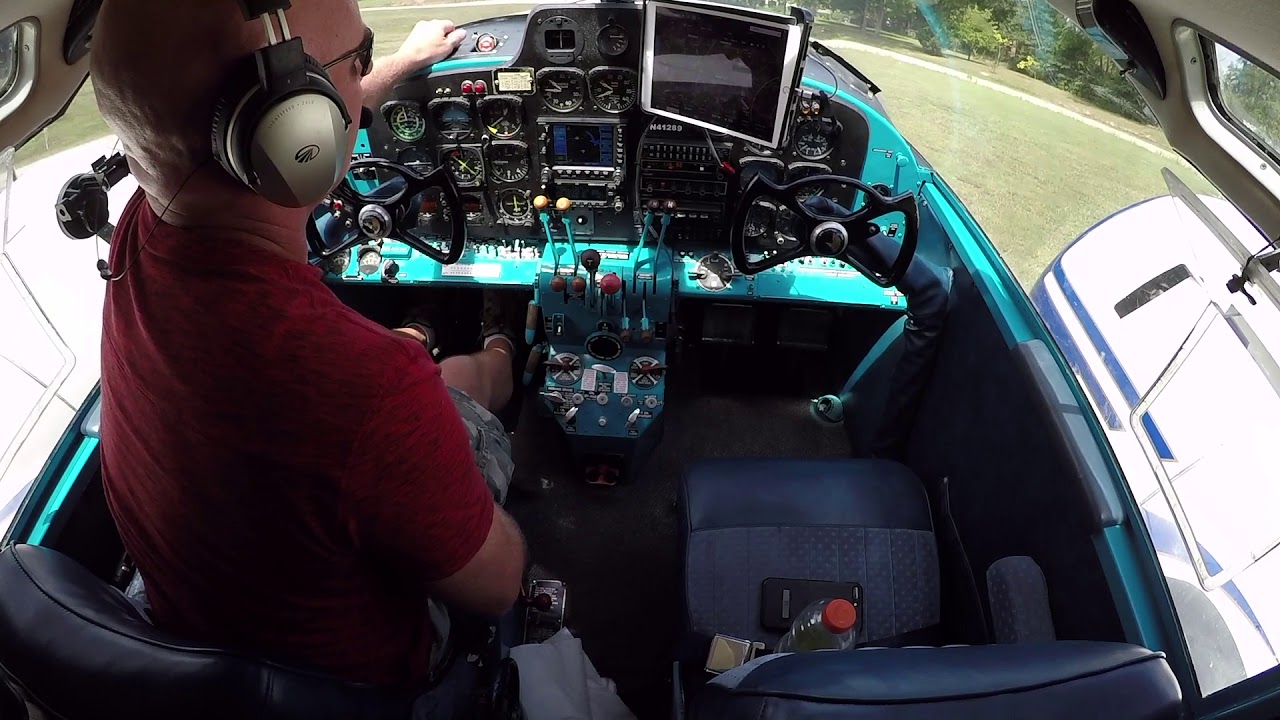 Запуск двигателя Beech 18