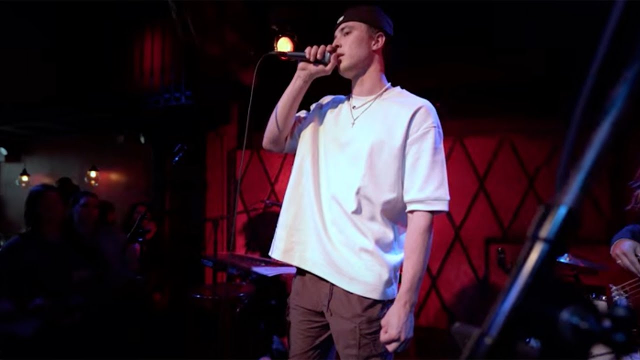 Vikings Wide Receiver Blake Proehl Performs First Show as a Musician