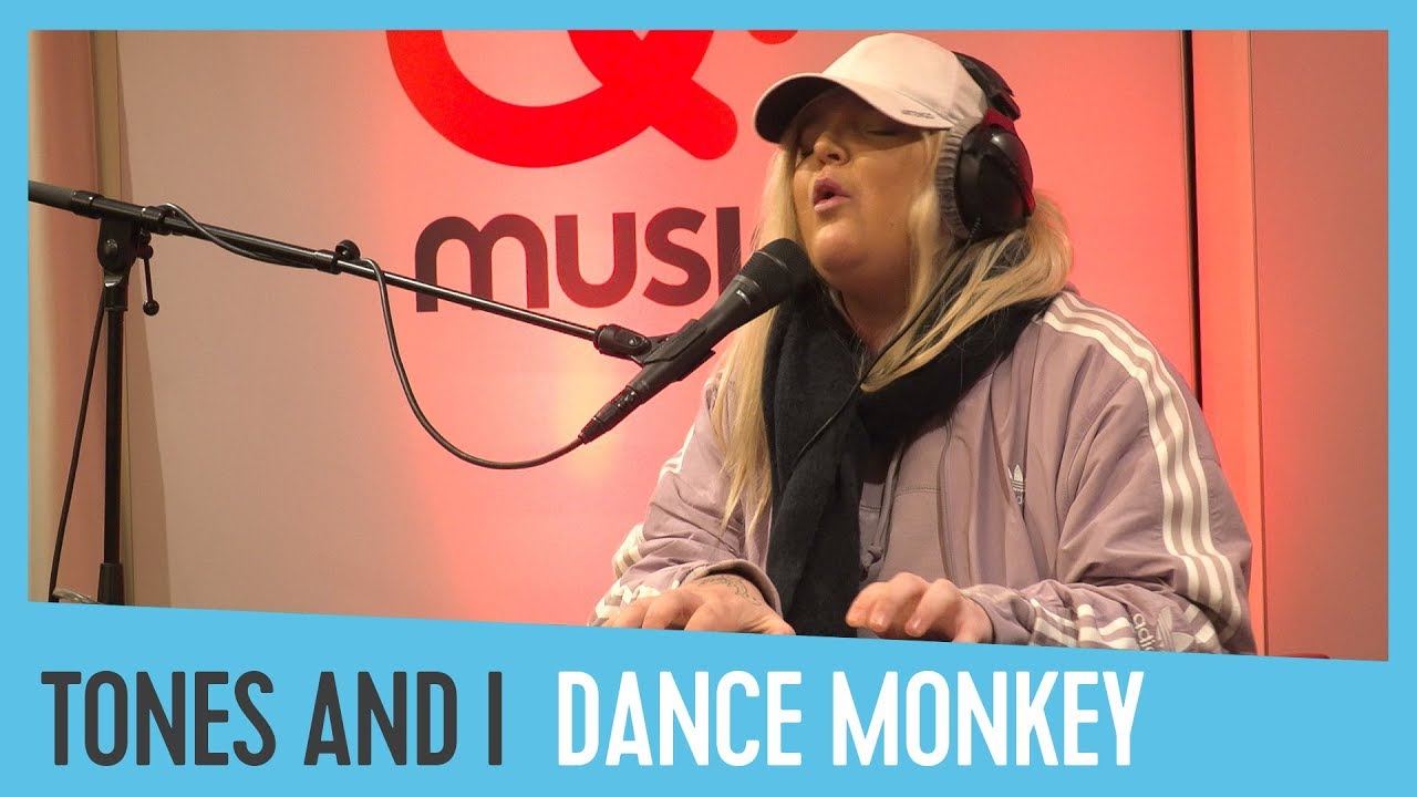 Tones And I - 'Dance Monkey' (live & akoestisch bij Domien) // Qmusic
