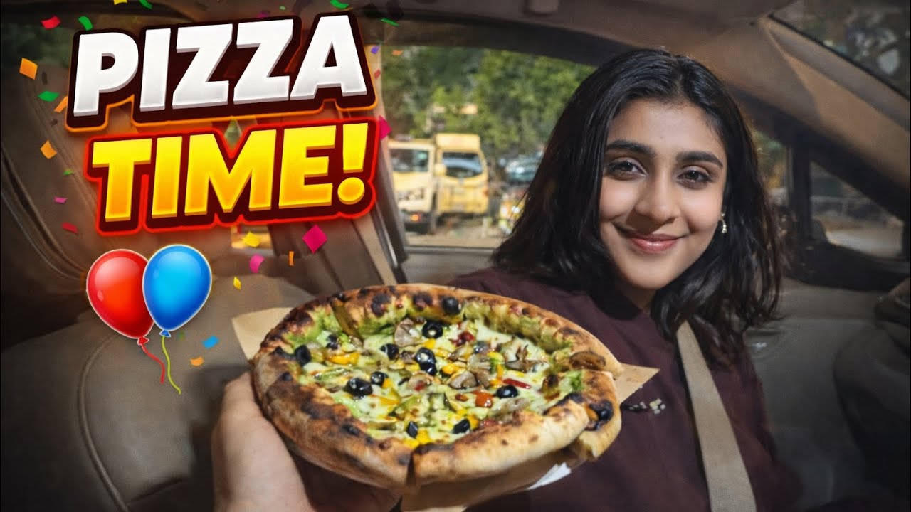 We stopped the car just for pizza 🍕 (Mumbai)
