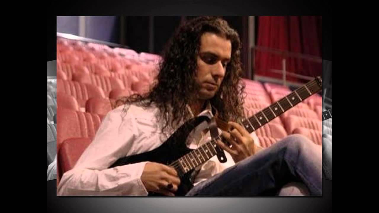 Haktan - Doktor,  kaderimin oyunu, sürünüyorum, taht kurmuşsun kalbime, elveda meyhaneci