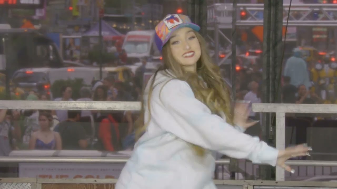 McKenzie and Reif Perform in Times Square