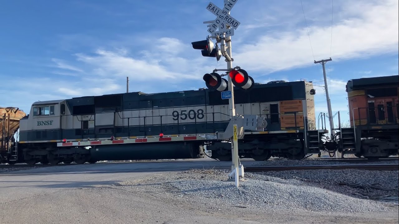 BNSF 5303 Manifest Train w/ Executive North, 195th St. Railroad Crossing, Pacific Junction IA