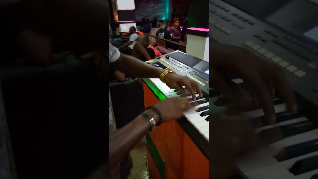 Zeus On The Beat __ Freestyle Danse du Coeur au Piano