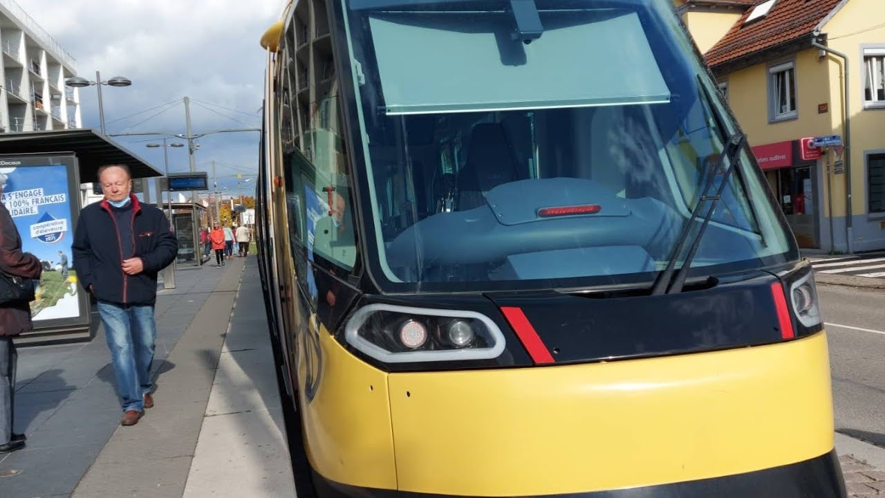 les trams de la ligne A et B et F et D et C