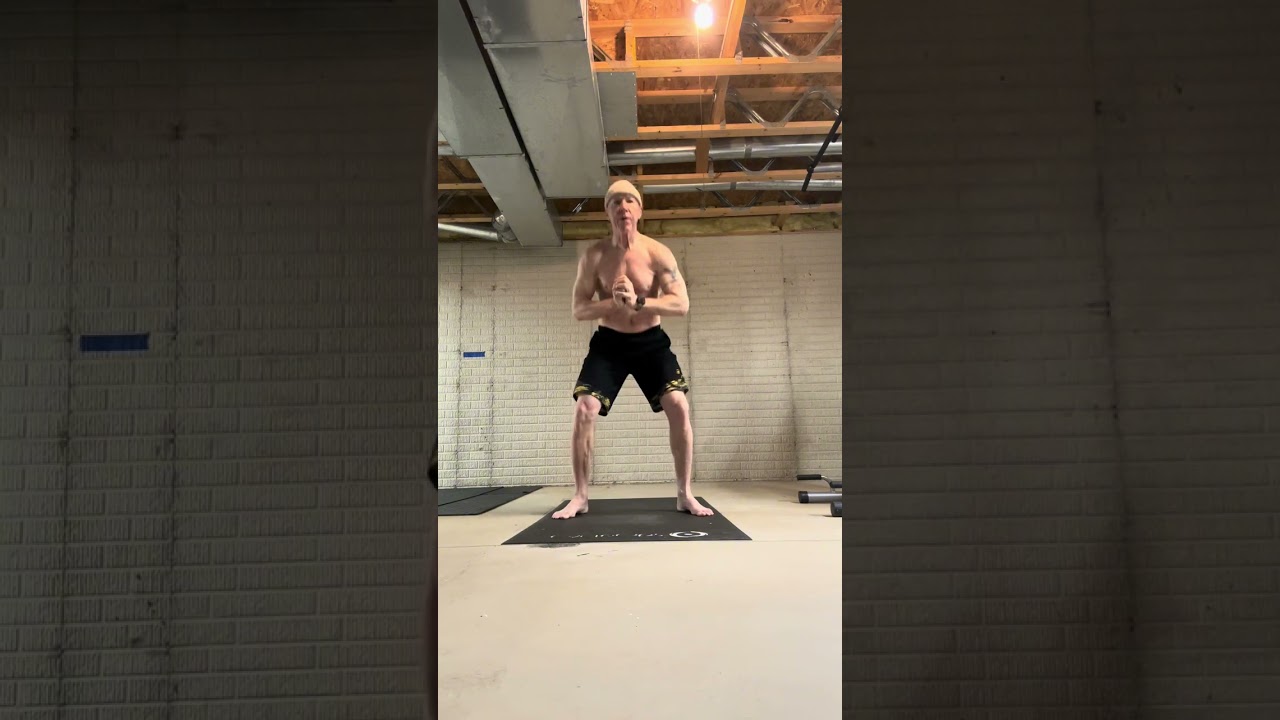 Bodyweight squats @lifeover60withIva #bodyweighttraining 