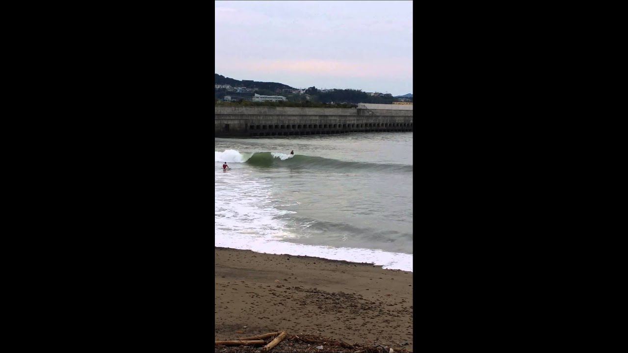 10/11 台風の波でサーフィン