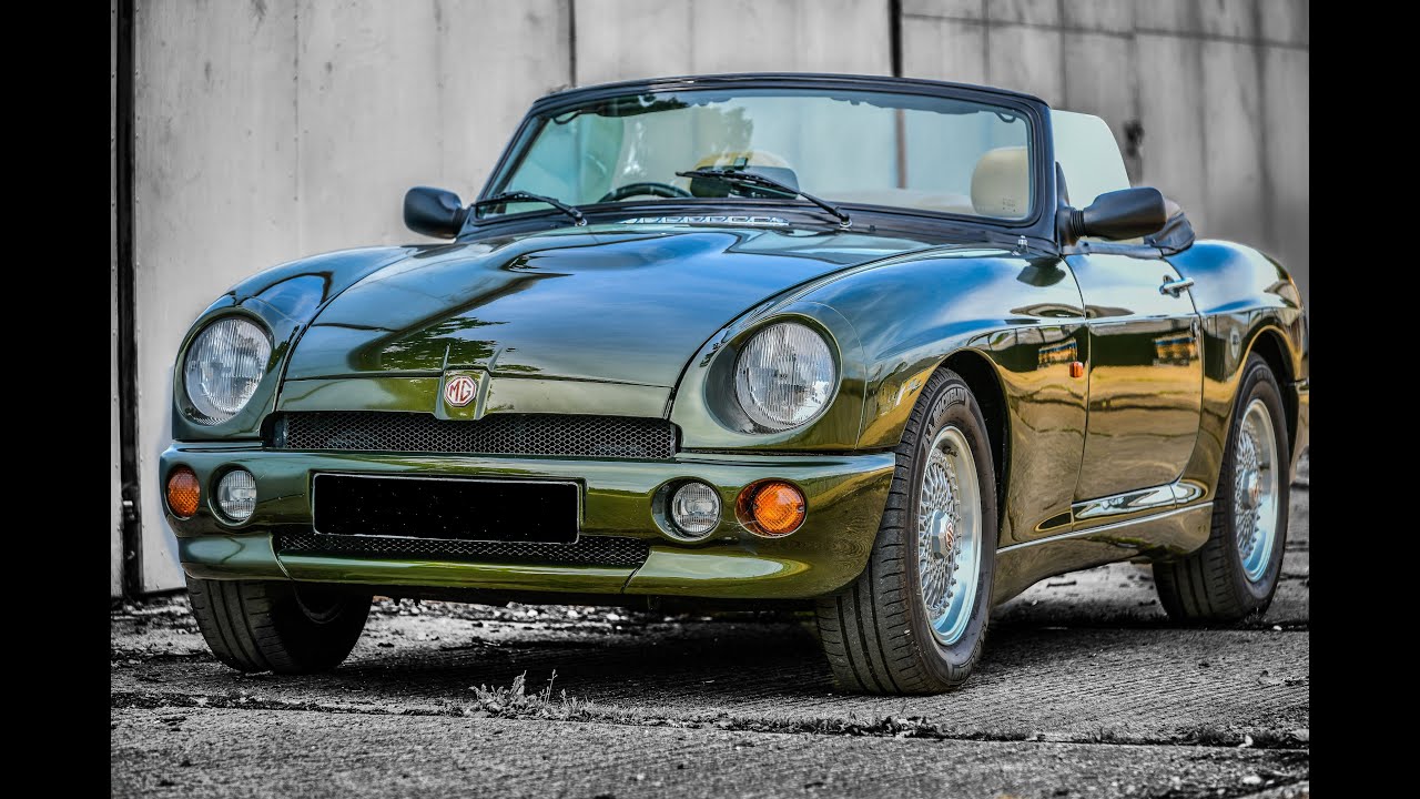 MG RV8 review by ClassicCar-Rental.com