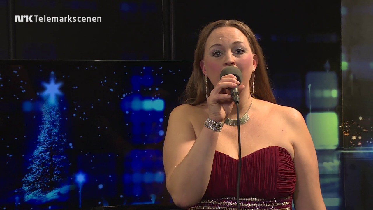 CHRISTINA G.HALVORSEN  Sonjas sang til julestjernen (E.Monn-Iversen/A.Helgeland)