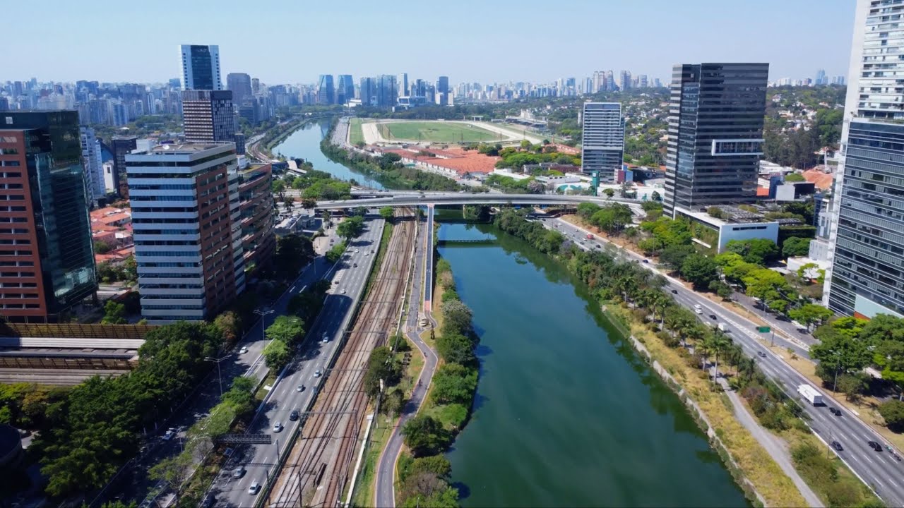 Voando no Rio Pinheiros - narrado