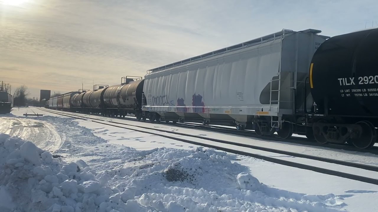 CSX L401 CSXT 6500 with a wave!! (On Wednesday 
