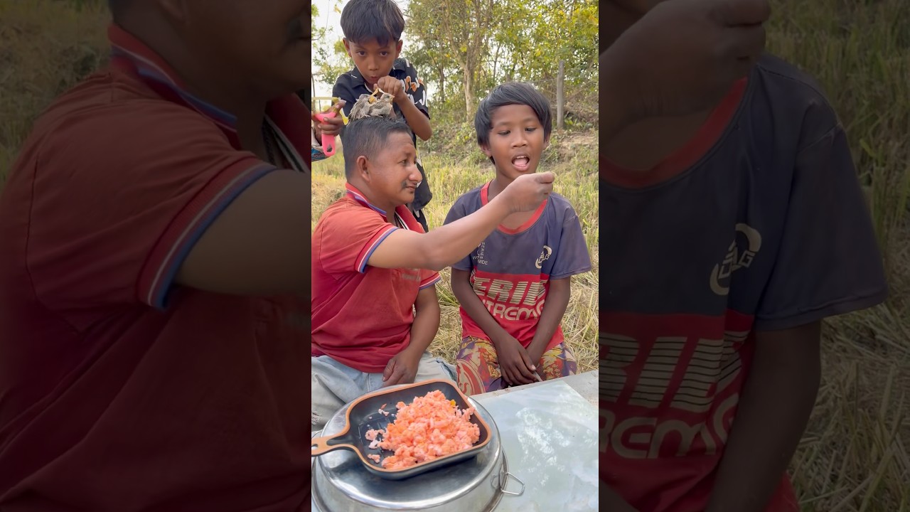 Super Crunchy Strawberry 🍓 Scrambled Eggs 🍳 eating by #villagee |#viralvideos #satisfying #fyp