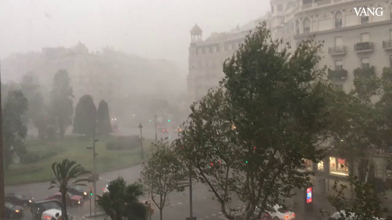 Lluvia torrencial en el centro de Barcelona