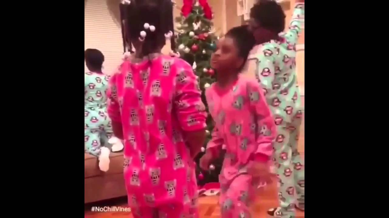 Girl Dab Battles Her Sister On Christmas