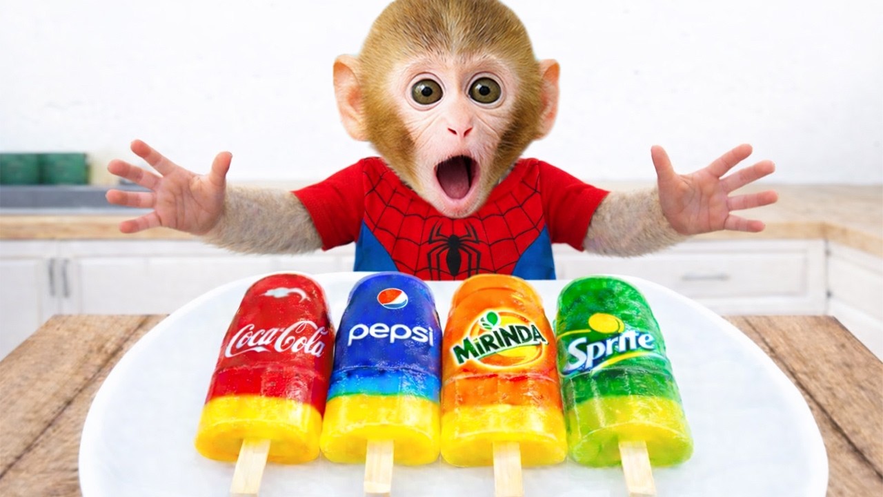 Monyet Kika Imut Makan Es Loli Minuman Berwarna! 🍭🐒