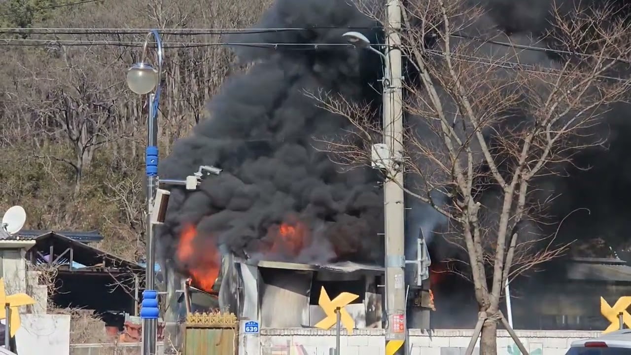 용성면 농가주택 창고 화재 현장