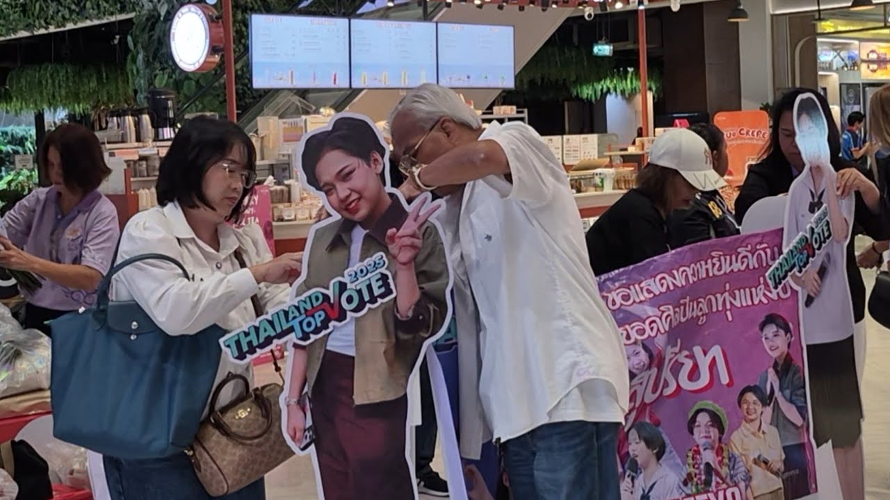 คนมาเยอะมาก หน้างานเริ่มคึกคักแล้ว