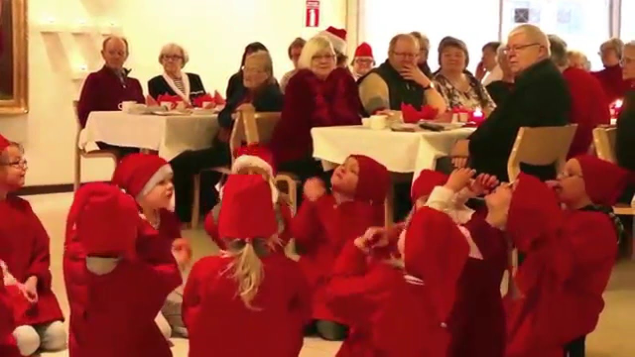 Vehmersalmen koulun esikoululaiset: Tonttujen jouluyö