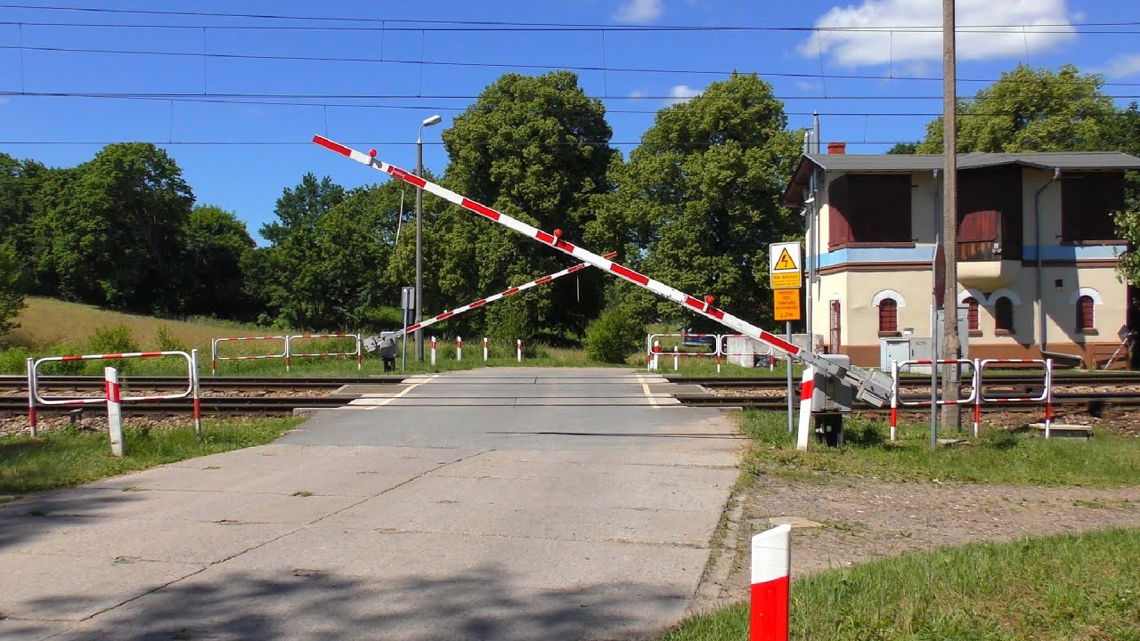 [4K] Przejazd kolejowy, Biesal #1 | Polish railroad crossing