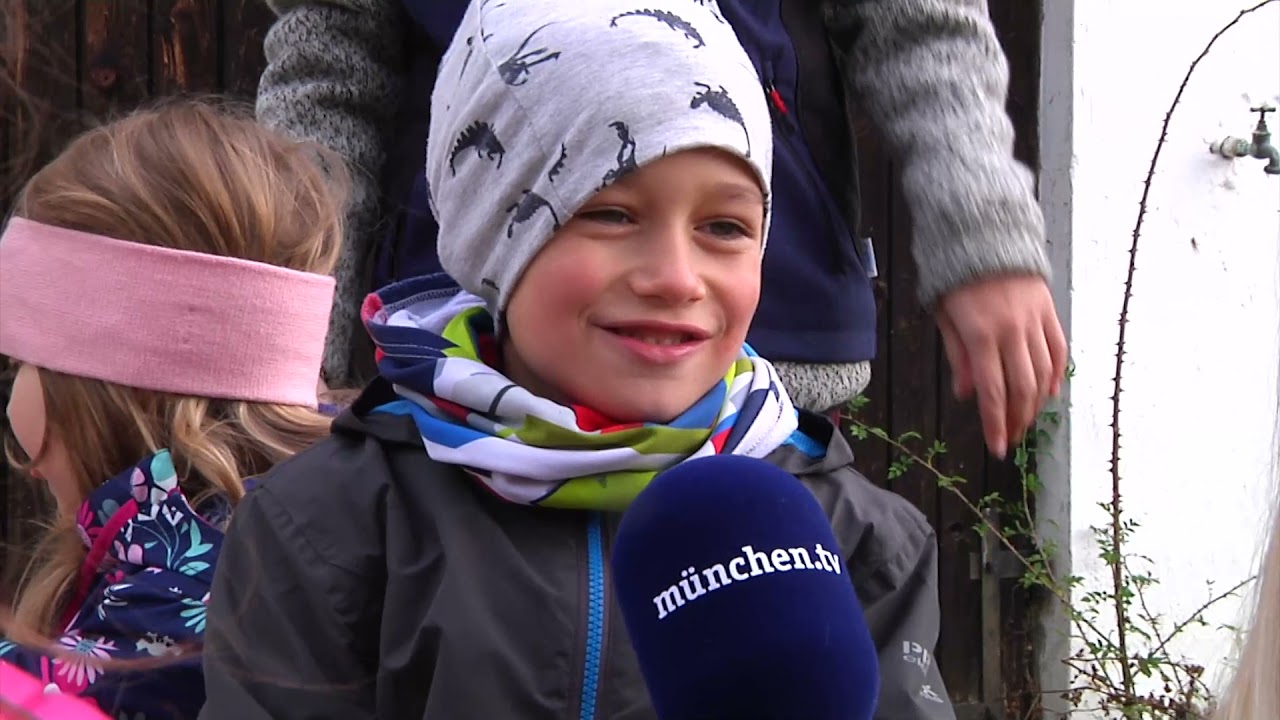 Gr&uuml;nes Klassenzimmer auf einer Streuobstwiese in Freising