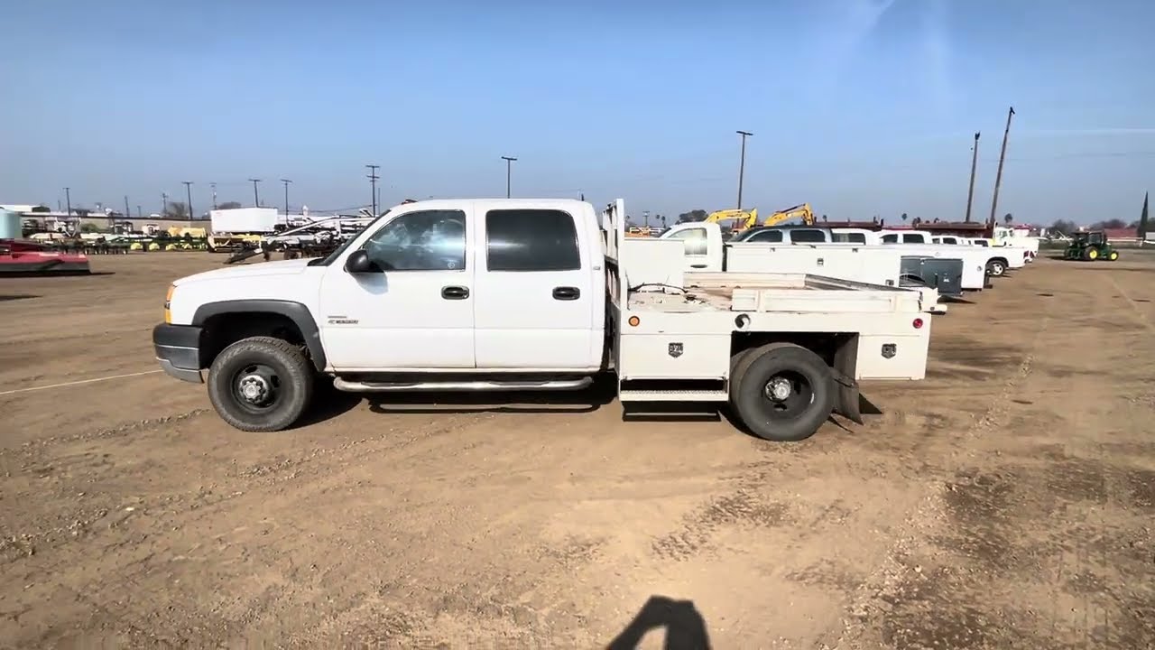 (NO SMOG) 2003 Chevrolet Crew Cab 4x4 Flatbed Truck
