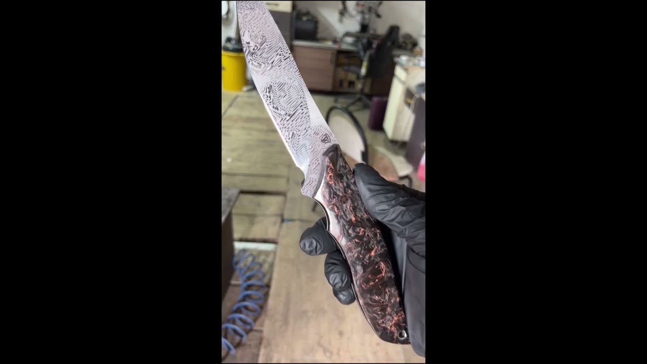 Нож Ворон из Damasteel. 