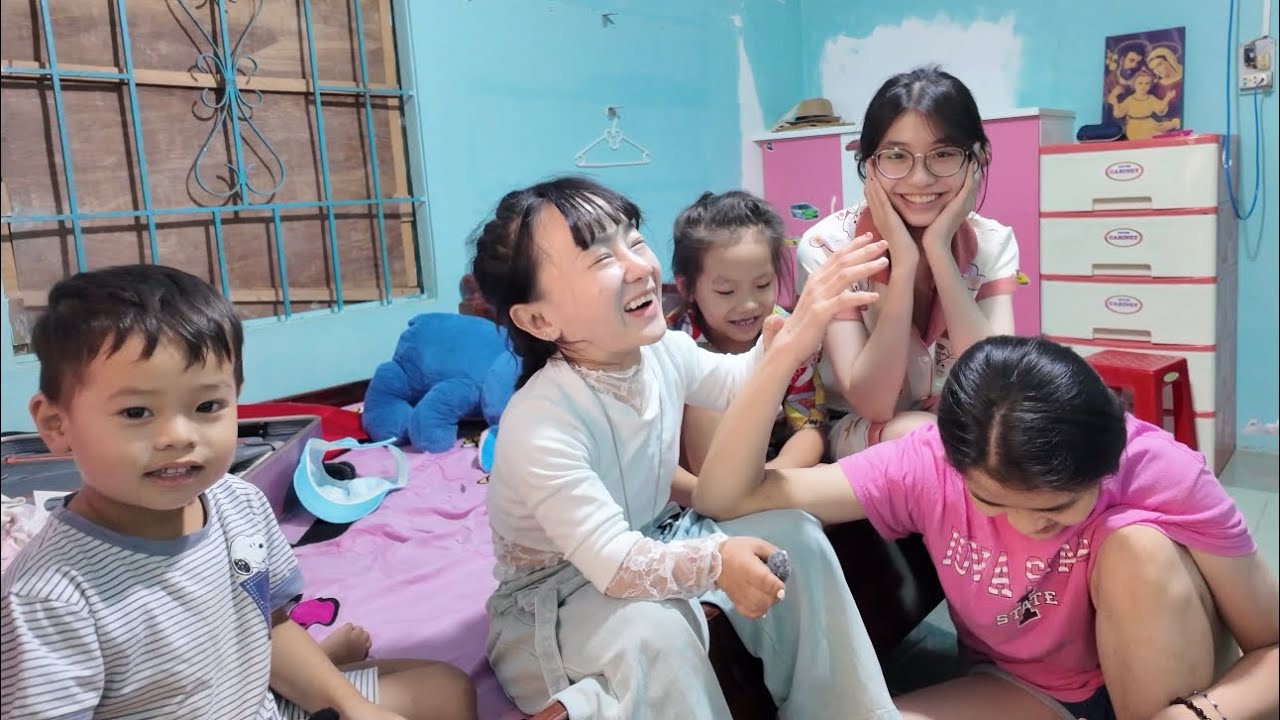 Ut Mini Quay Lại Nghề Cũ Làm Đẹp Cho Các Cháu Gái Chuẩn Bị Ăn Tết. 